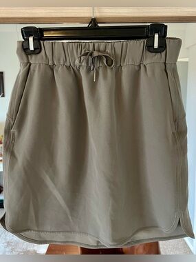 Lululemon On The Fly Skirt Woven  Frontier size 6 Pockets Green pull on casual